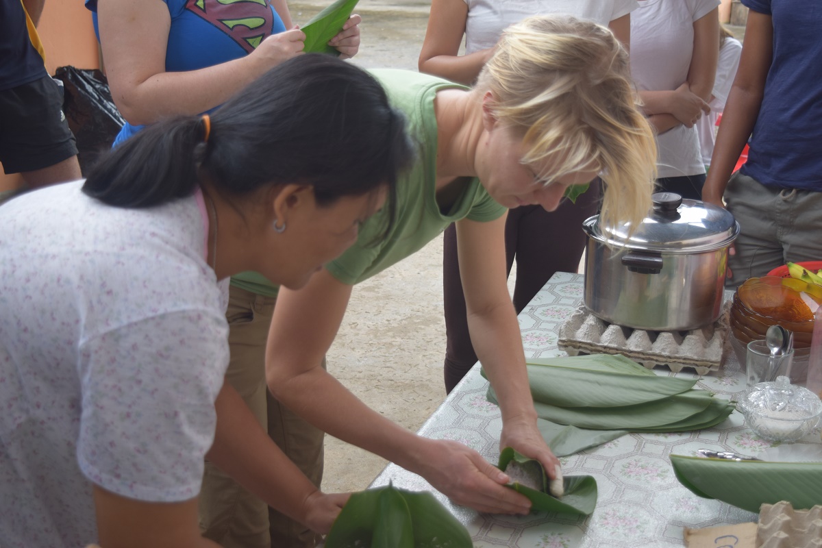 EWB learn wrap rice with Backyard Tour Malaysia