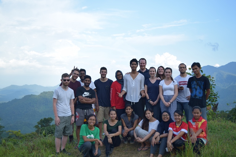 Group photo on the hilltop of Kiding village Read Responsible Traveler Tips with Backyard Tour Malaysia