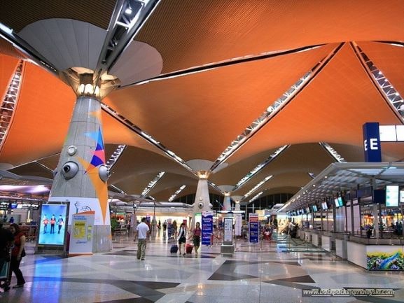 KLIA Departure hall (credit backpackingmalaysia.com)